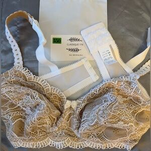 Classique 779 white/skin pocketed Bra -New w/sticker tag on plastic - Size 38B